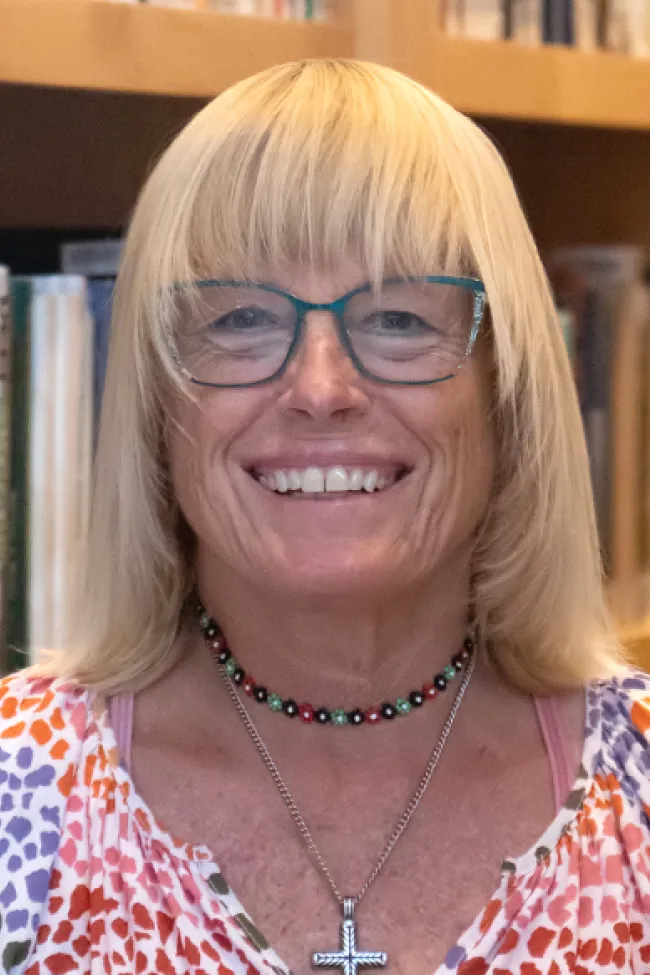 Karen De Coster